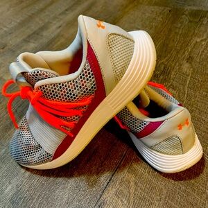 Under Armour Gray Orange Breathe
Sneakers size 8.5 US